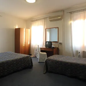 hotel-porta-san-zeno.hotelinveneto.com/